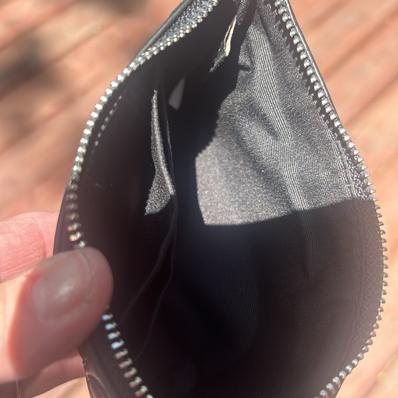 🎋Coach Embossed C Signature Wristlet like new - Picture 5 of 10